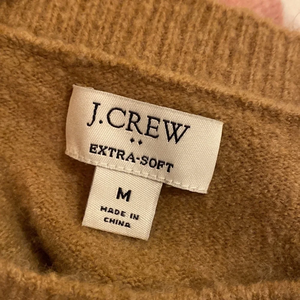 J. Crew multicolor extra soft crew neck sweater. Size M . Style BJ852